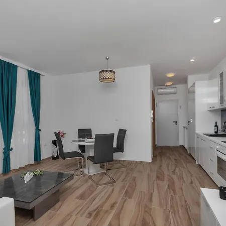 Medo Lägenhet Makarska